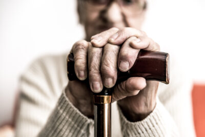 Pensiile ar putea fi virate mai devreme pe card în septembrie 2026. Pe ce dată vor primi pensionarii banii prin Poșta Română