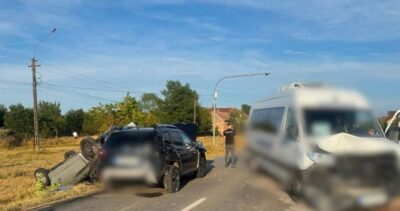 11 victime pe un drum din Timiș, după un eveniment rutier cu două autoturisme și un microbuz. Un bărbat și-a pierdut viața