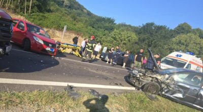 O persoană încarcerată și una aruncată pe șosea, în urma unui grav eveniment rutier pe Valea Oltului