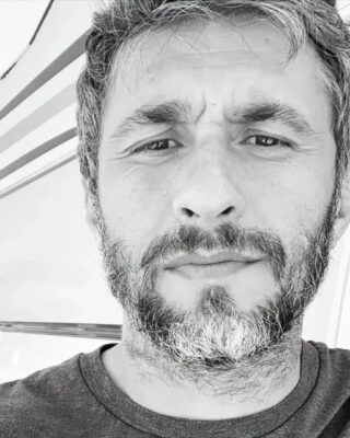 Dragoș Bucur, scandal nocturn cu vecinii din cauza muzicii date la maximum. Actorul a chemat Poliția