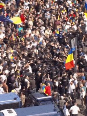 Protest al fermierilor în Piața Victoriei. Incidente cu jandarmii, gaze lacrimogene și trafic restricționat în centrul Capitalei