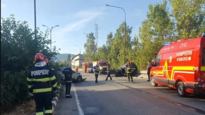 Impact violent pe DN 6, în Orșova! Mai multe victime, două persoane găsite inconștiente după un accident grav
