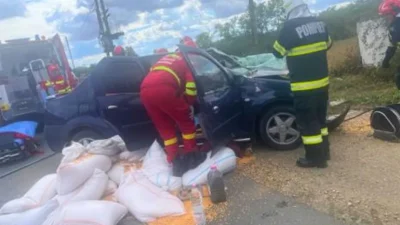 Accident grav la Bihor! Șofer de 49 de ani, descarcerat și transportat de urgență la spital