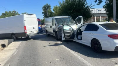 Trei mașini implicate într-un accident rutier în Olt! În urma coliziunii o persoană a ajuns la spital