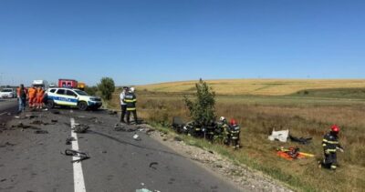 O persoană și-a pierdut viața în Iași și alta este în stare de inconștiență, după ce un camion s-a răsturnat peste un autoturism