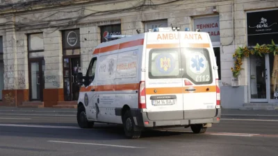 Învățătoare din Dâmbovița, bătută cu pumnii de părinții unui copil pe care l-a certat în excursie