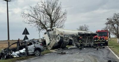 Un bărbat a fost găsit carbonizat după ce mașina în care se afla s-a izbit frontal cu un TIR, pe DN 3, la Murfatlar