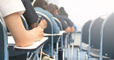 Carduri educaționale 2026-2027. Cine sunt elevii care urmează să primească ajutorul de 500 de lei