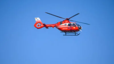 Bărbat din Bistrița-Năsăud, transportat cu elicopterul la spital în urma unui accident cu tractorul