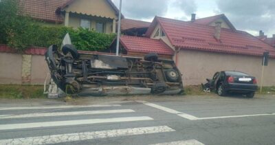 Șase persoane au ajuns la spital după ce un microbuz s-a răsturnat pe centura Bistriței