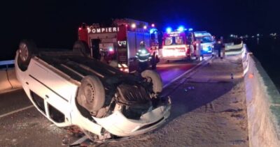 O mașină s-a răsturnat pe plafon, în județul Giurgiu. Trei tineri au ajuns în spital