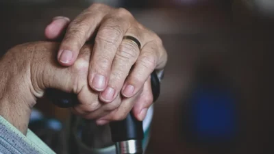 Caz șocant în Constanța! O poștăriță a falsificat zeci de semnături pentru a încasa pensii și alocații