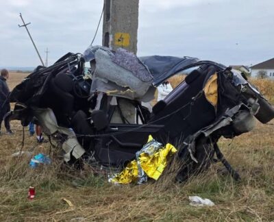 Un tânăr de 25 de ani s-a stins din viață după ce a intrat cu mașina într-un stâlp de electricitate, în Hunedoara