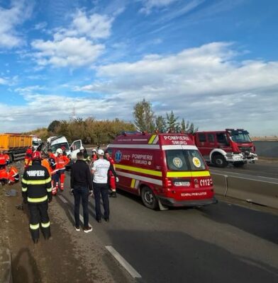Două persoane și-au pierdut viața într-un grav eveniment rutier pe DN 7, în Buftea. Un microbuz cu 16 persoane s-a ciocnit cu o autobasculantă
