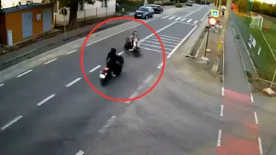Fetiță de 3 ani, moartă într-un accident în Ialomița! Copila era pe scuter cu mama sa, care nu s-ar fi asigurat la viraj, moment în care au fost lovite de o motocicletă; „Păcat, mare păcat că ne ucidem copiii”