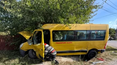 Accident grav cu un microbuz școlar în Giurgiu! Doi copii de 9 ani au fost transportați de urgență la spital