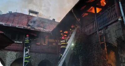 Mănăstirea Bisericani, din Piatra Neamț, cuprinsă din nou de foc, la doar trei luni de la deflagrația care a afectat lăcașul de cult