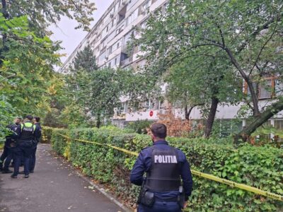 65 de persoane evacuate dintr-un bloc cu risc seismic din București. O fisură uriașă a apărut între două scări ale imobilului