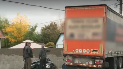Accident în Brașov, pe DN13. Trei persoane rănite, printre care și un copil, după un TIR a lovit o mașină