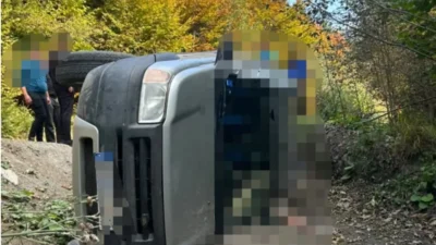 Sfârșit tragic pentru doi soți de 78 și 80 de ani. Au fost găsiți morți într-o mașină răsturnată lângă Săcele