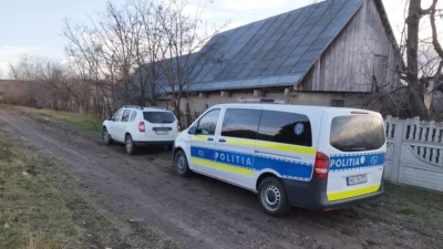 Scene de groază în Botoșani! Un bărbat și-a lovit vecinul cu toporul în cap
